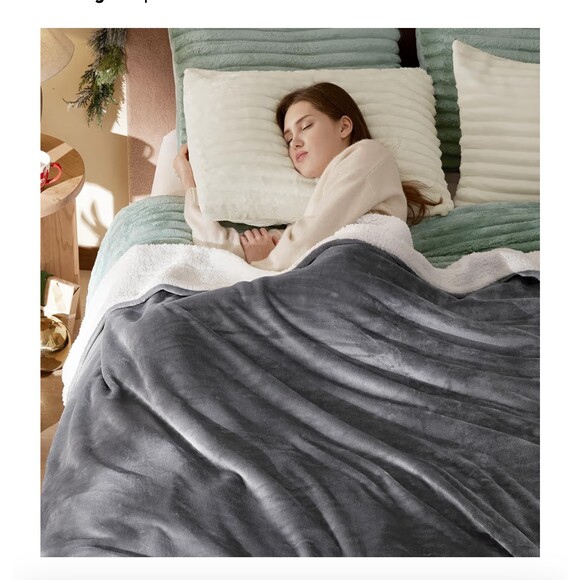 Bedsure GentleSoft Sherpa Fleece Blankets Queen Size for Bed 90 x 90